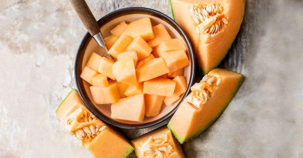 10 Makanan yang Bantu Cukupi Kebutuhan Cairan Tubuh saat Puasa