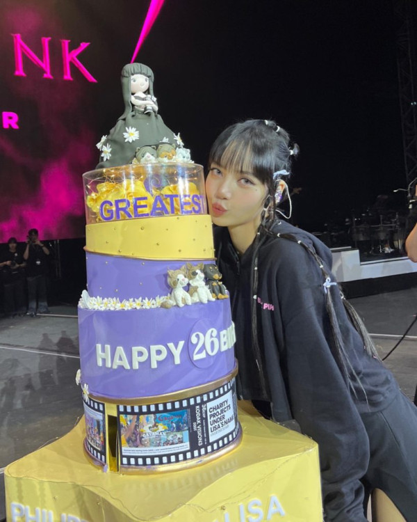 Lisa BLACKPINK Dapat Kejutan Ulang Tahun ke-26 di Konser Born Pink Filipina