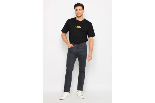 Cari Celana Slim Fit Pria yang Trendi buat Bukber? Intip Koleksi dari Nuber Berikut Ini!