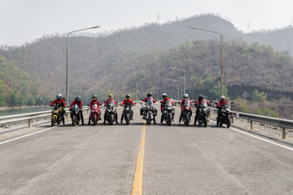 Hayaidesu Sukses Manjakan Penggemar Riding Bareng di Thailand
