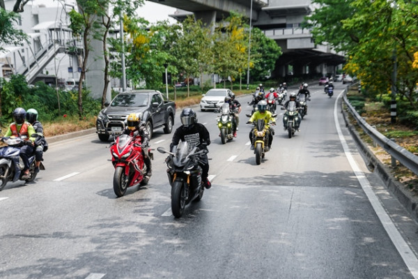 Hayaidesu Sukses Manjakan Penggemar Riding Bareng di Thailand