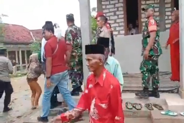 Mencekam! Kericuhan Pendukung Kades Pecah di Bangkalan, Rombongan Pria Berdatangan Bawa Celurit