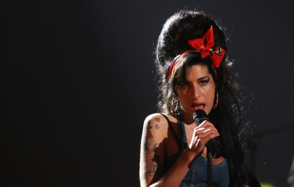 7 Artis Hollywood yang Meninggal karena Kecanduan Alkohol, Amy Winehouse hingga Jimi Hendrix