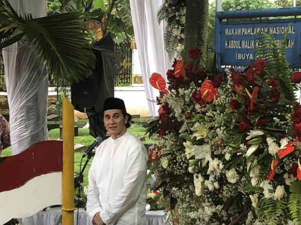Vino G Bastian Ziarah ke Makam Buya Hamka Jelang Penayangan Film
