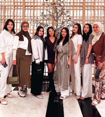 Awkarin Datang ke Acara Bukber Selebgram dengan Hijab, Dara Arafah Langsung Ajak Ngaji Bareng
