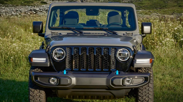57.885 Jeep Wrangler Kena Recall karena Mudah Terbakar