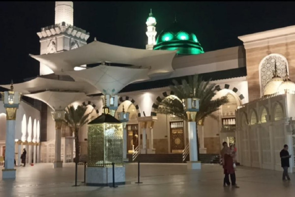 Masjid Arrahman Blitar Miniatur Masjid Nabawi Madinah, Jemaah: MasyaAllah Eloknya!