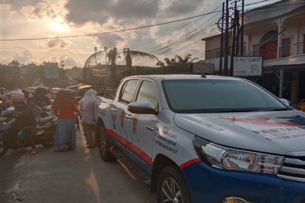 Berbagi di Bulan Ramadan, Kartini Perindo Riau Bagikan Takjil untuk Warga Pekanbaru