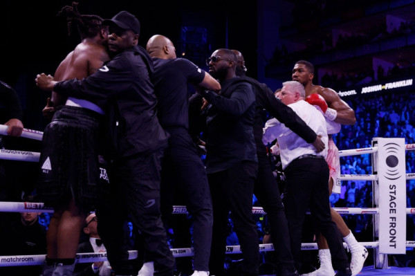 Anthony Joshua Jengkel Gagal Menang KO hingga Nyaris Picu Perkelahian Massal