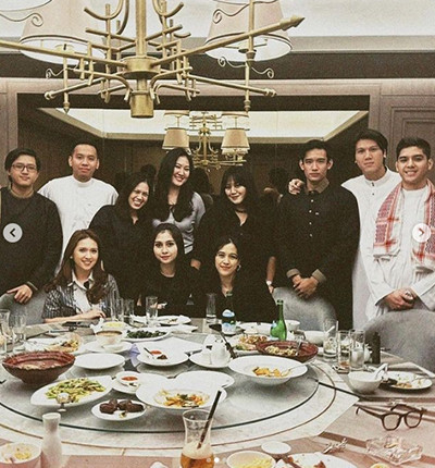 Al Ghazali Buka Puasa Bersama Teman SMA, Netizen Salfok pada Mantan Pacarnya