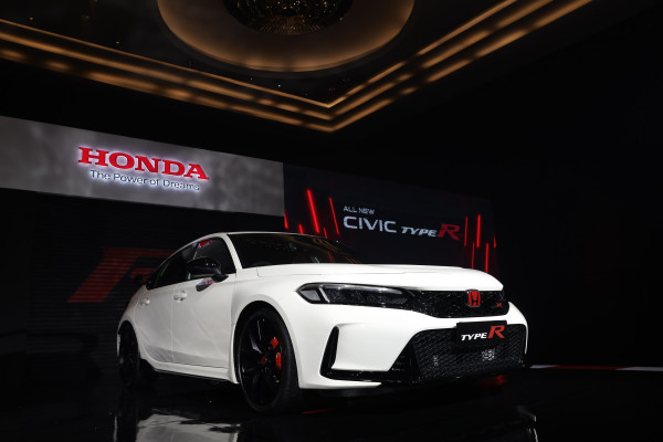 13 Perbedaan Honda Civic Type R dengan Honda Civic Turbo RS