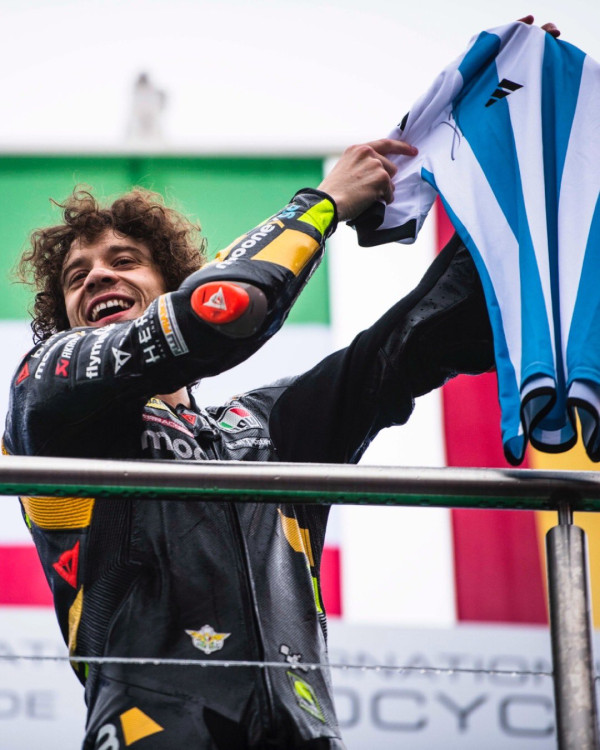 Marco Bezzecchi Menangi MotoGP Argentina, Ada Peran Rossi hingga Jersey Lionel Messi