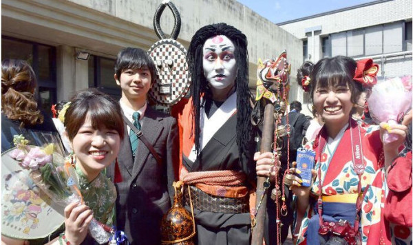 Unik, Mahasiswa Kyoto University Diizinkan Cosplay Saat Wisuda
