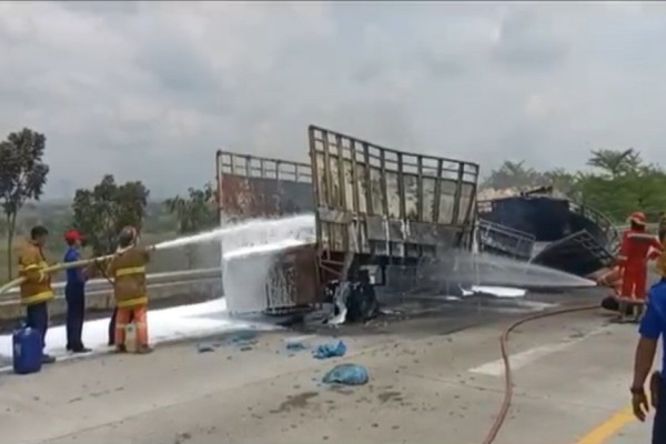 3 Tewas Mengenaskan, Begini Penampakan Tabrakan Maut di Tol Pemalang