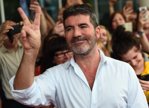 7 Artis Hollywood yang Punya Kebiasaan Aneh, Simon Cowell Hobi Panjat Pohon
