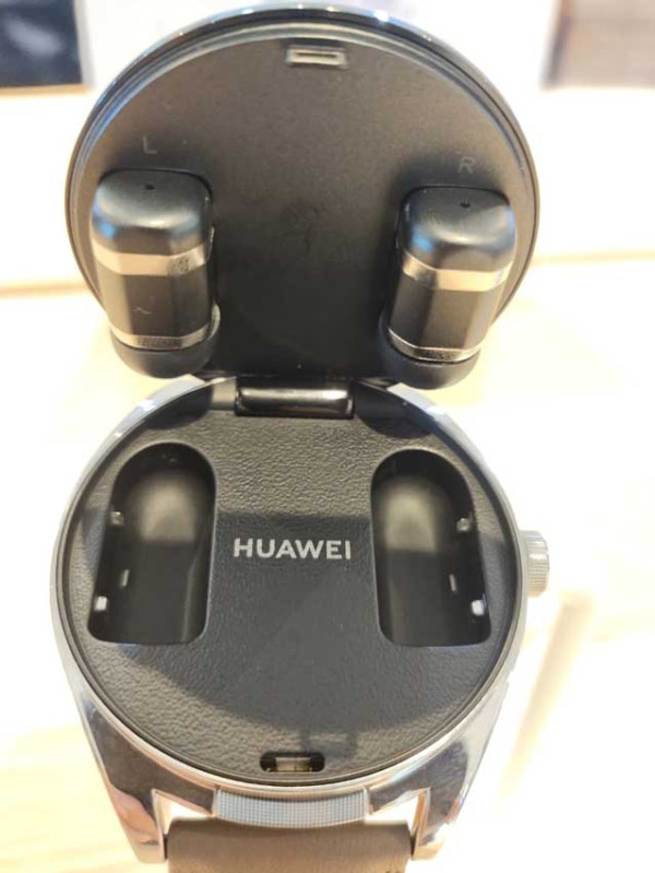 Huawei Watch Buds TWS, Smartwatch 2 in 1 Stylish dan Durabilitas Tinggi
