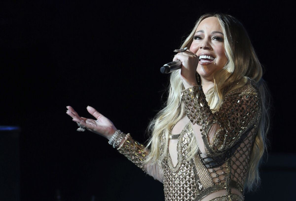 7 Artis Hollywood yang Punya Kebiasaan Aneh, Simon Cowell Hobi Panjat Pohon