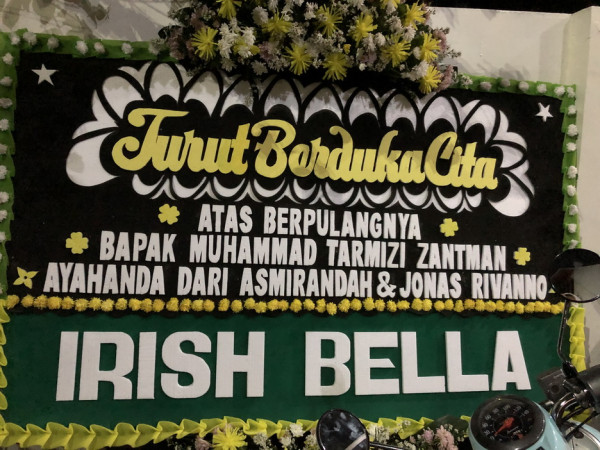 Rumah Duka Ayah Asmirandah Didatangi Pelayat, Irish Bella Kirim Karangan Bunga