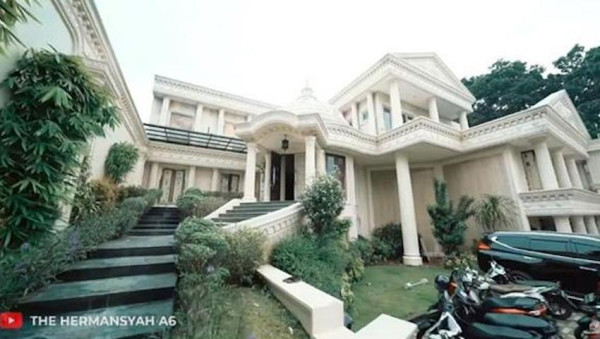 5 Artis Indonesia yang Punya Rumah Mistis, Nomor 4 Diungkap Sara Wijayanto
