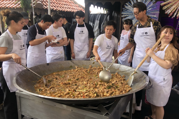 Meta Bersama MNC Peduli dan StarHits Bagikan Kebaikan Melalui Tumpah Ruah Berkah