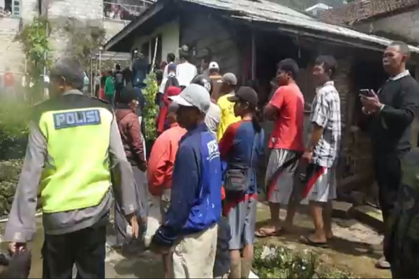 Rumah Mbah Slamet si Dukun Pengganda Uang yang Bunuh 12 Orang Dibanjiri Warga