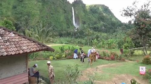 Viral! Rumah Panggung Sederhana dengan View Air Terjun di Cianjur, Sempat Ditawar Rp2,5 Miliar