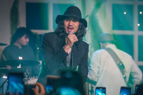 4 Artis Indonesia yang Lahir di Luar Negeri, Nomor 3 Vokalis Band Terkenal