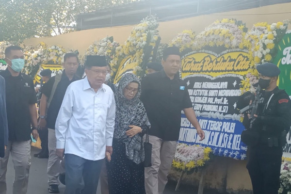 Sejumlah Pejabat Melayat ke Rumah Duka Mendiang Istri Wakapolri