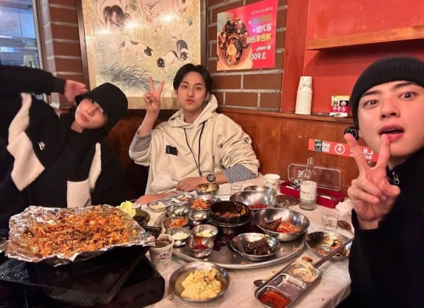 Jungkook BTS, Mingyu SEVENTEEN dan Cha Eun Woo Reuni, Asyik Makan Bareng