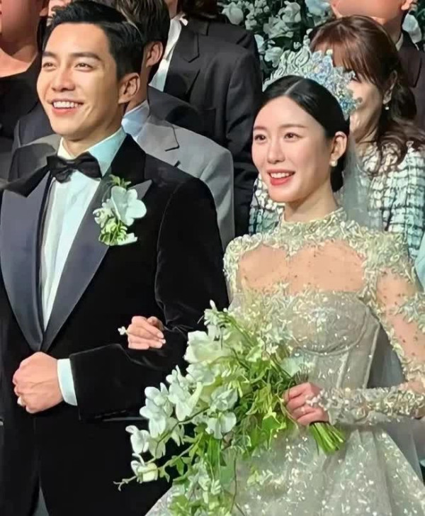 Pernikahan Lee Seung Gi dan Lee Da In Dikritik, Yoo Jae Suk Kena Imbasnya