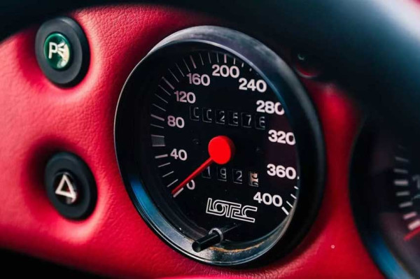 Supercar Lotec C1000, Punya Mesin Bertenaga Besar dengan Gaya Unik