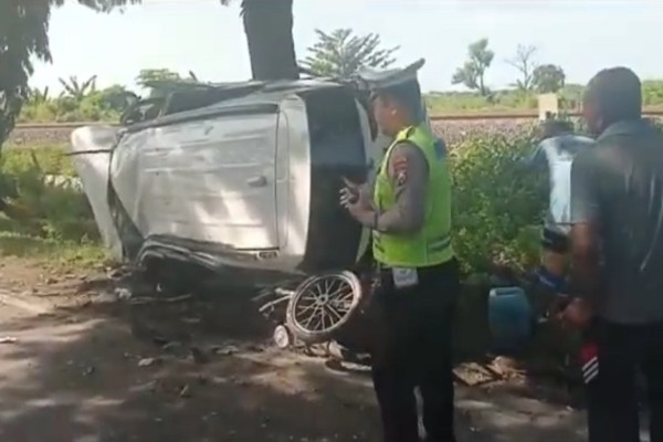 2 Orang Tewas di Pantura Lamongan Akibat Diseruduk Minibus