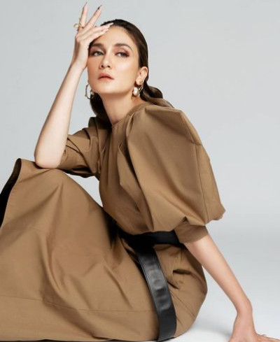 5 Ide Outfit Idul Fitri ala Luna Maya, dari Motif Cerah hingga Elegan
