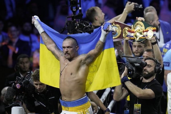 Kekayaan dan Koleksi Mobil Oleksandr Usyk, Petinju Kelas Berat Tak Terkalahkan yang Tajir Melintir