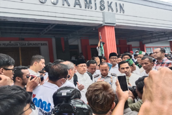 Penampakan Anas Urbaningrum Usai Bebas dari Lapas Sukamiskin