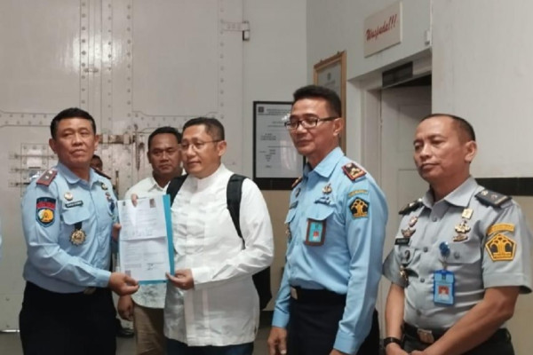 Penampakan Anas Urbaningrum Usai Bebas dari Lapas Sukamiskin