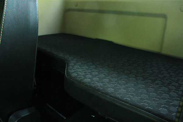 Cocok dengan Sopir Indonesia, Truk Axor M-Cab Euro 4 Punya Tempat Tidur Luas