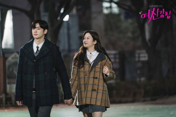 7 Drama Korea Kisah Cinta Muda-Mudi Rating Tertinggi di MyDramaList