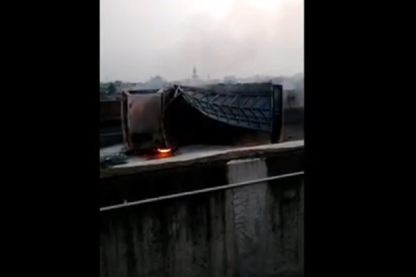 Mengerikan! Truk Pengangkut Minyak Terbakar di Tol Medan-Binjai, Sopir Tewas Mengenaskan