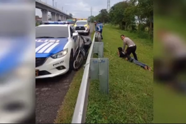 Heboh! Pemotor Masuk Tol Purbaleunyi, Ngebut saat Hendak Dihentikan Polantas