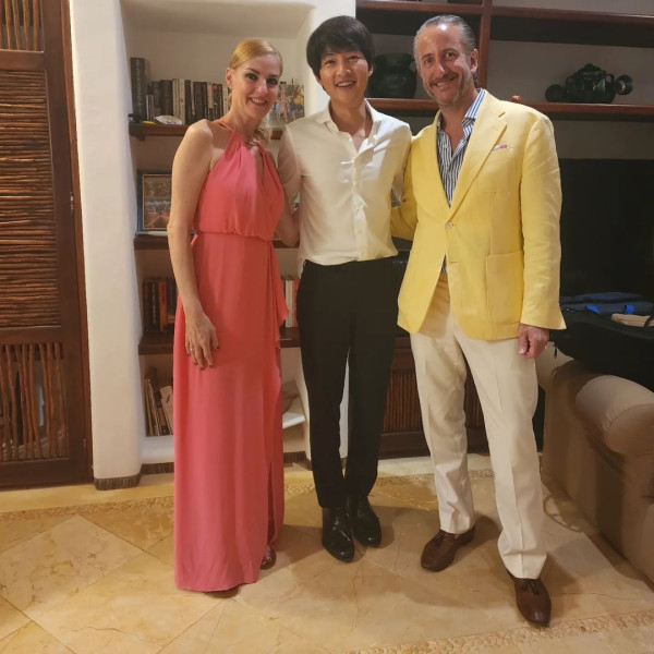 Hadiri Pesta Pernikahan dengan Istri, Tubuh Song Joong Ki Jadi Perhatian Penggemar