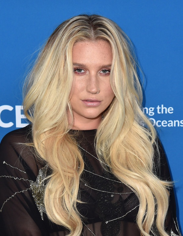 7 Artis Hollywood Ini Terkenal Jorok, Megan Fox Bau Kentut