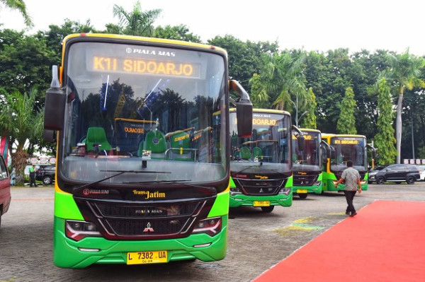 Perluas Jangkauan Layanan, Gubernur Khofifah Luncurkan Tambahan 10 Armada Bus Transjatim
