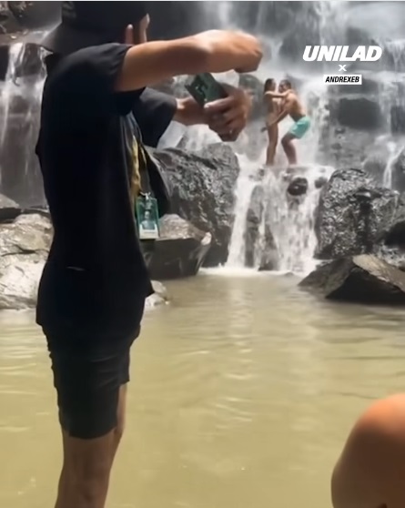 Viral! Pemandu Wisata Bali Bantu Turis untuk Pose di Air Terjun hingga Buatkan Video Estetik