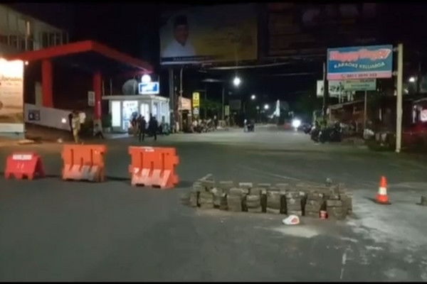 Mencekam! Teror Brutal Merembet ke Polres Pelabuhan Makassar dan Polsek Soekarno-Hatta