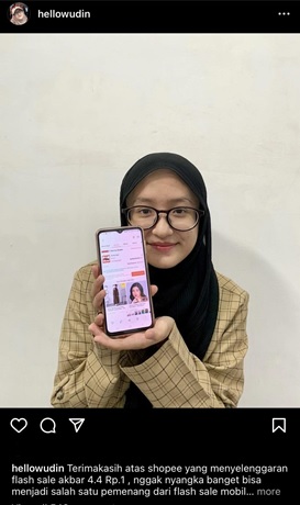 Heboh, Baliho Wanita Pemenang Flash Sale Mobil Rp1 Ini Terpampang di Medan