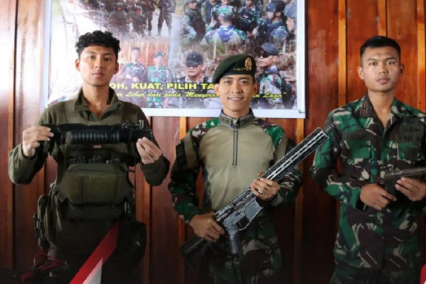 Jimat dan Senapan Serbu Marinir Disita Yonif Raider 514 Kostrad Dari Tangan KKB Papua