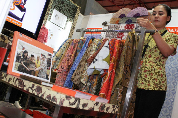Rekomendasi 6 Tempat Berburu Buah Tangan Terbaik di Jakarta