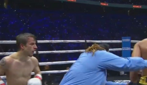 Wasit Wanita Nyaris Roboh Dibogem Petinju