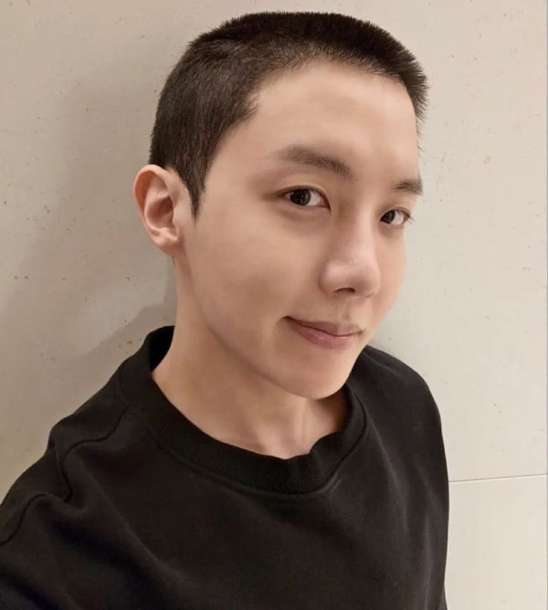 J-Hope BTS Pamer Rambut Cepak, Siap Wajib Militer Hari Ini